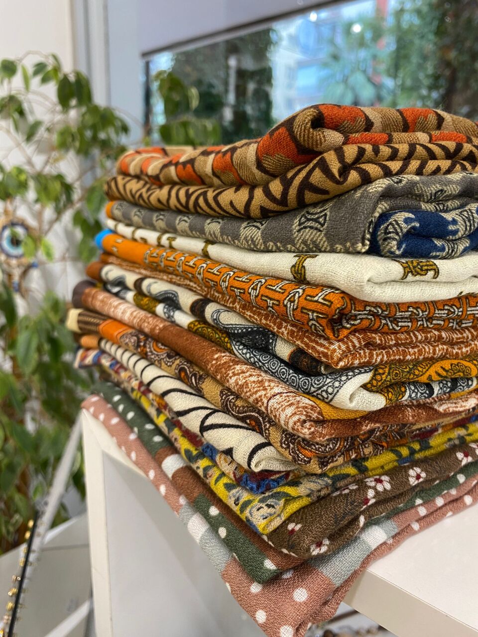 Kış İçin Kahverengi Tonlarında Şal Önerileri