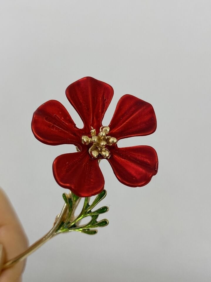 Kırmızı Çiçek Broş