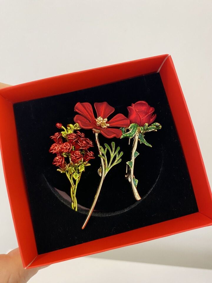Kırmızı Dal Gül Broş