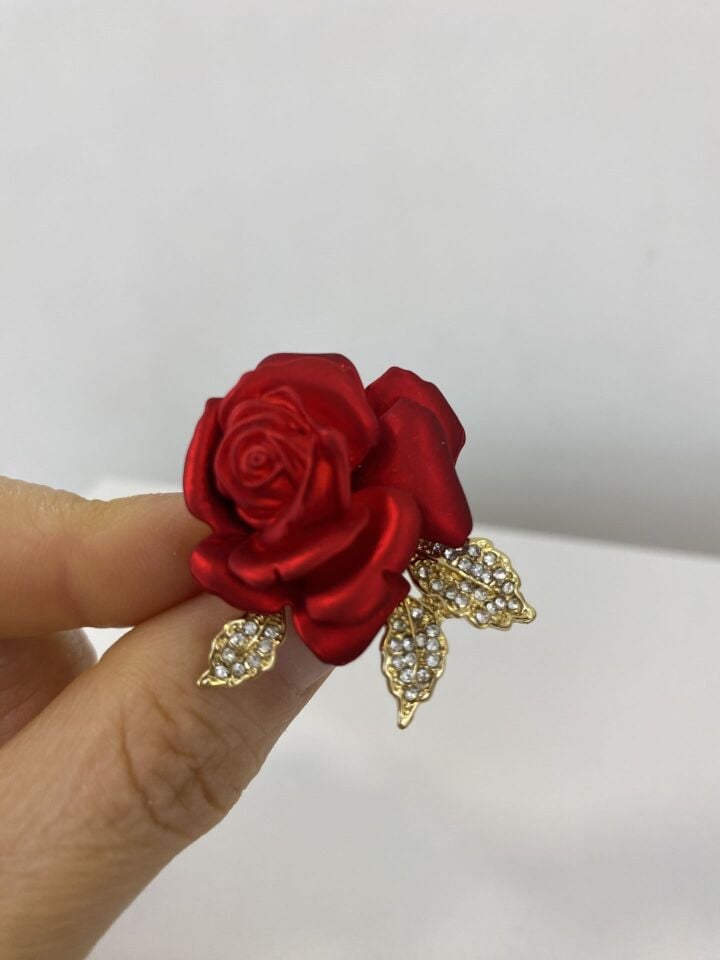 Kırmızı Zirkon Taşlı Gül