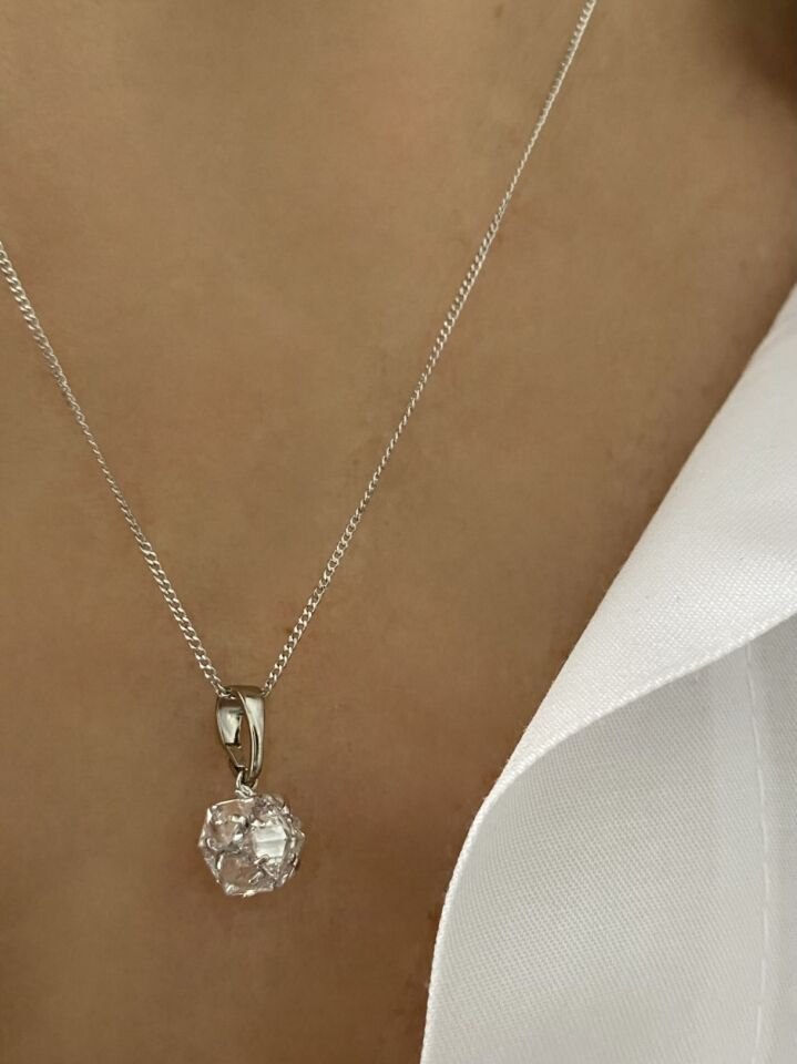 ''Özel Seri'' Minimal Prizma Taşlı Küre Model Kolye Silver