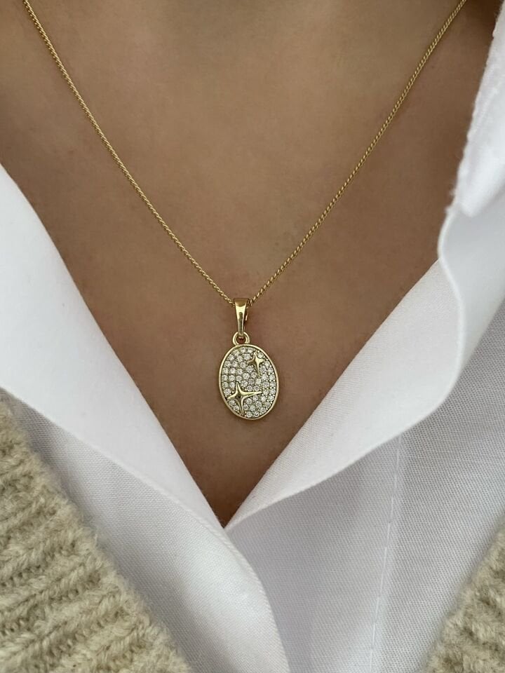 Özel Seri Gold Çerçeveli Yıldız Detaylı Taşlı Oval Kolye