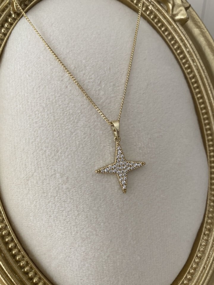 “Özel Seri” Gömme Taşlı Kutup Yıldızlı Kolye