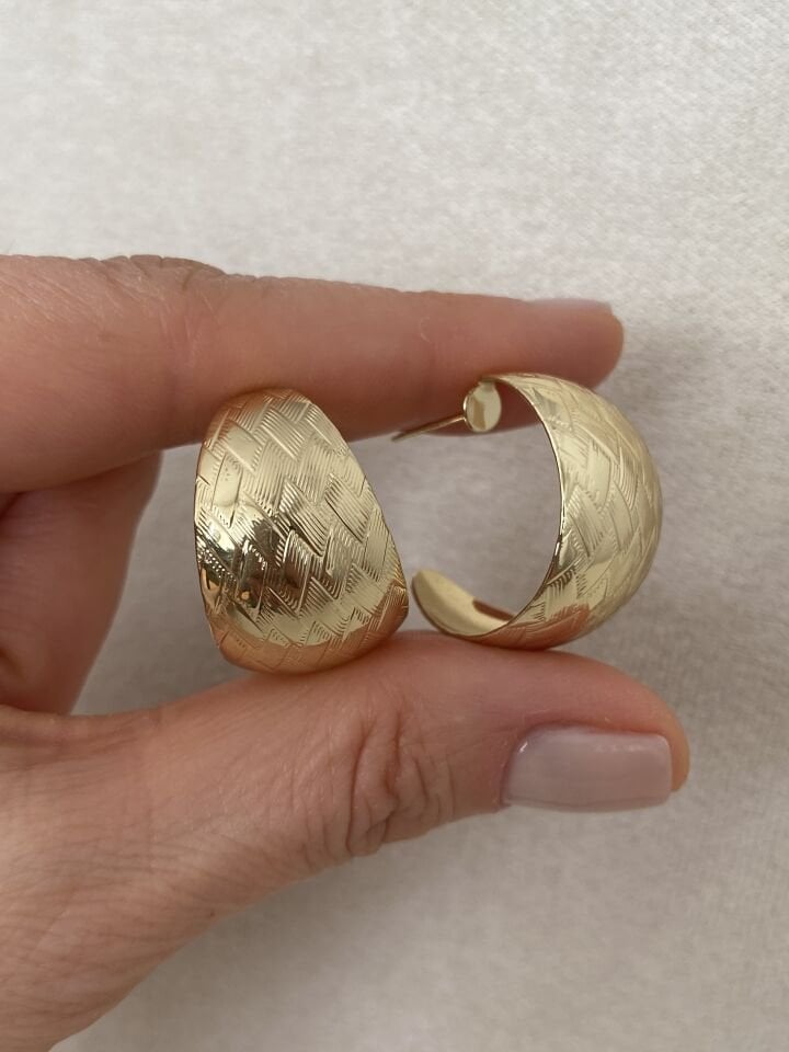 Lazer Kesim Dokulu Bombeli Sepet Yarım Halka Küpe