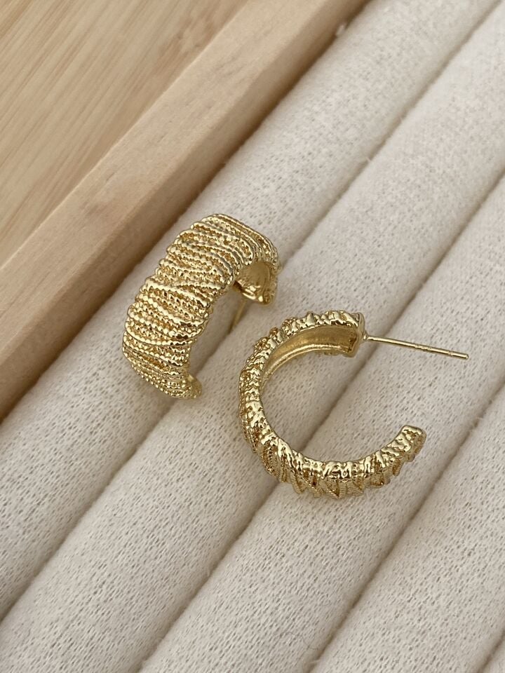 Dorika Dokulu Yarım Halka Küpe