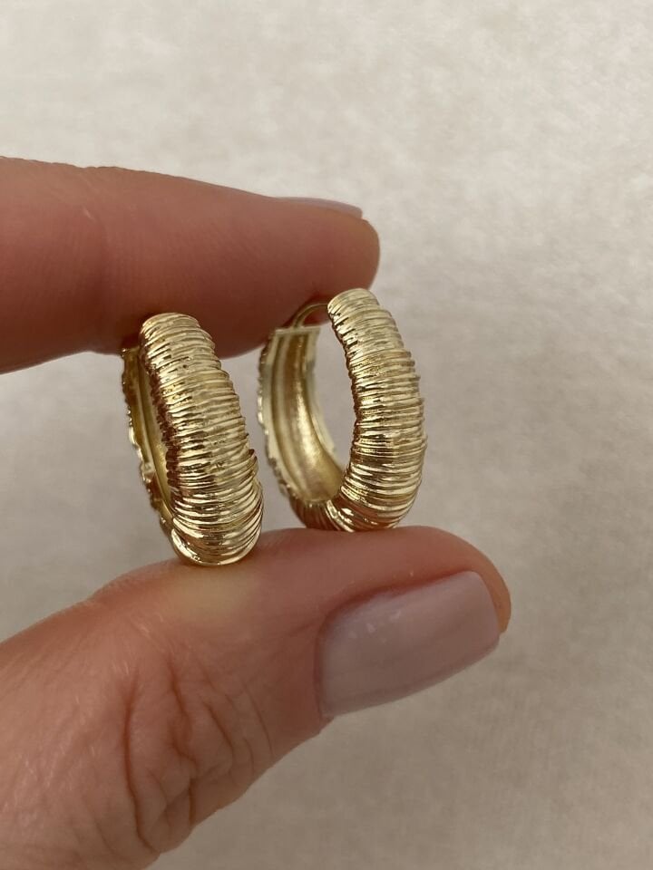 Kabartma Dokulu Halka Küpe