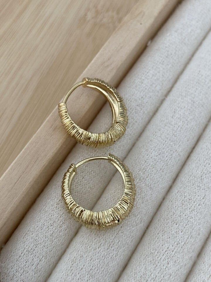 Kabartma Dokulu Halka Küpe