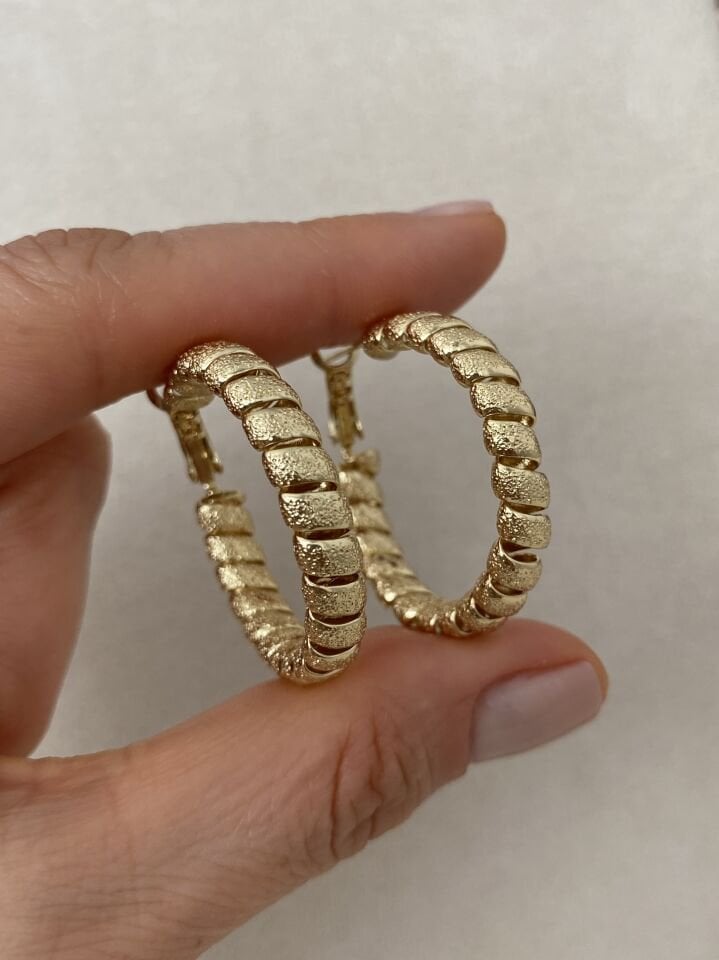 Kumlu Sarmal Halka Küpe