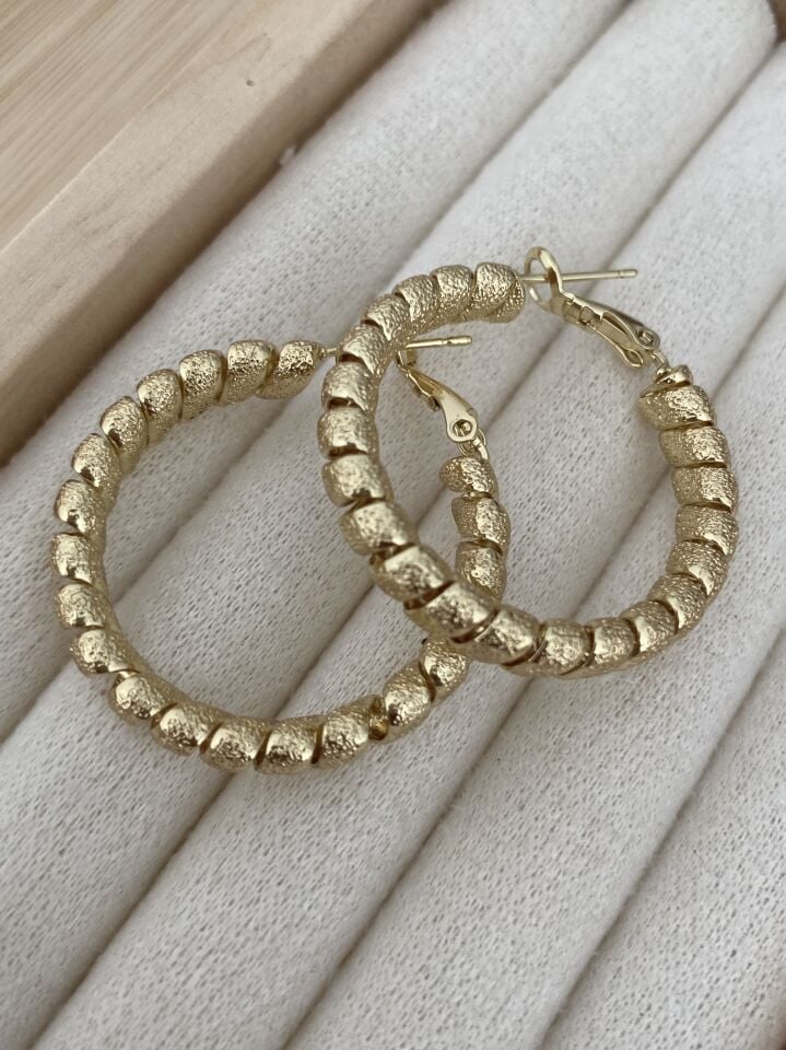 Kumlu Sarmal Halka Küpe