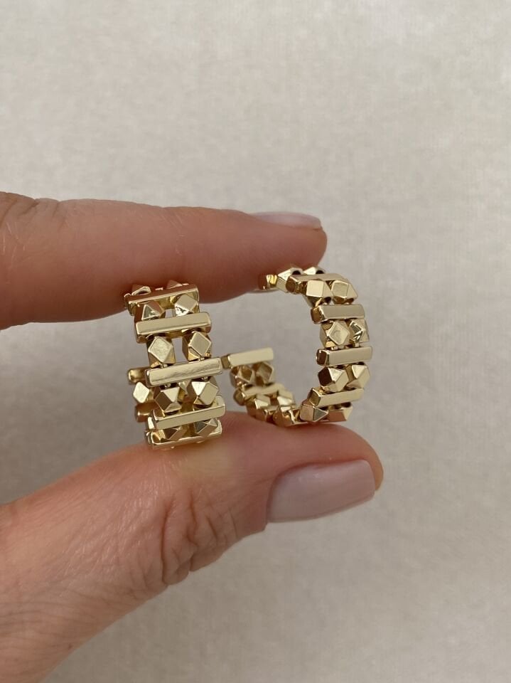 Yansımalı Çubuk Detaylı Yarım Halka Küpe