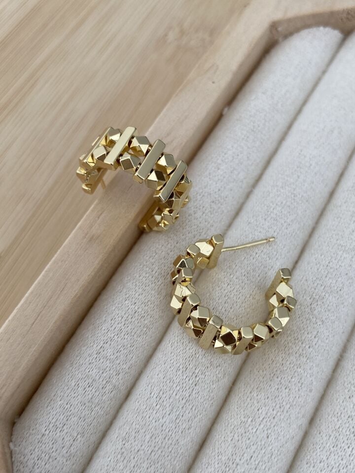 Yansımalı Çubuk Detaylı Yarım Halka Küpe