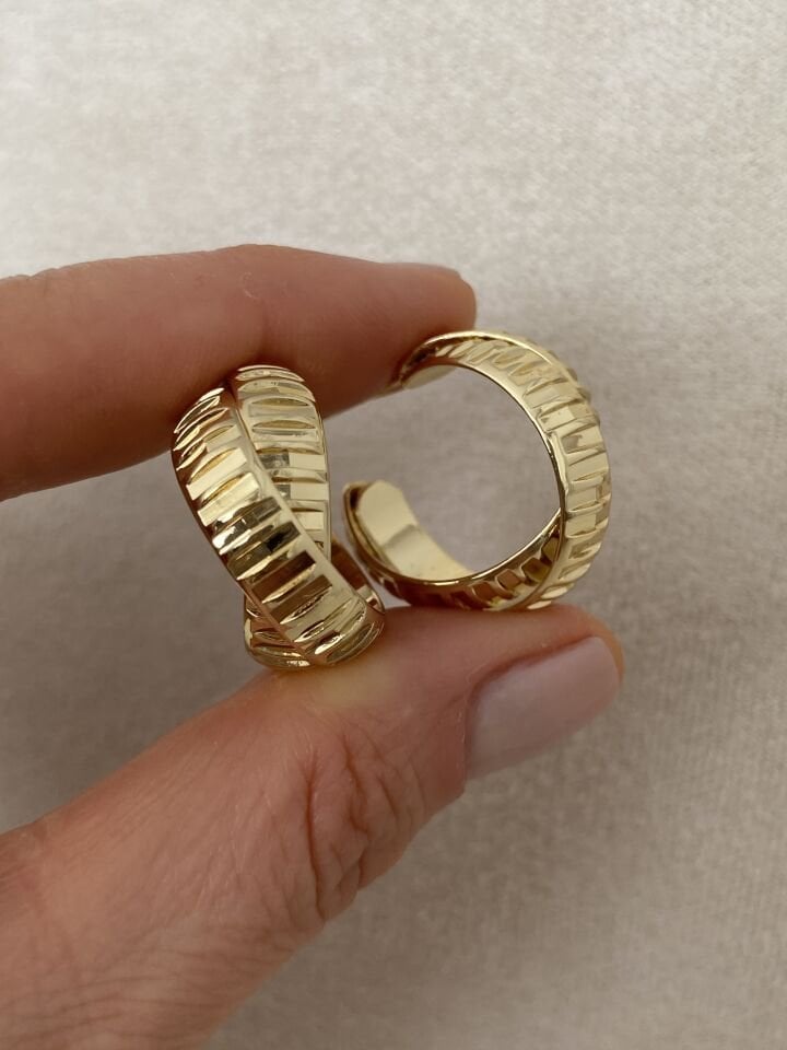 Lazer Kesim Oval Yarım Halka Küpe