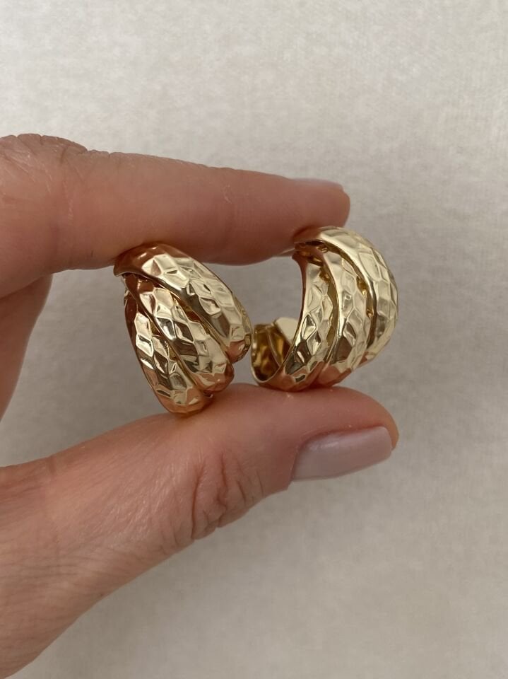 Lazer Kesim Dokulu Çapraz Görünümlü Yarım Halka Küpe