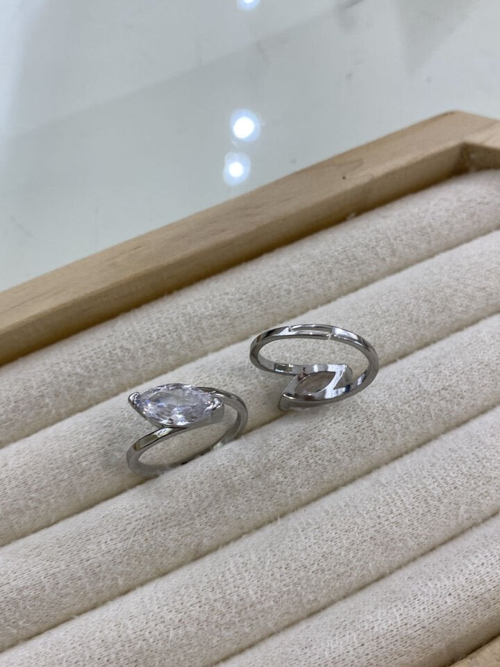 Altın Kaplama ''Hailey'' Asimetrik Markiz Kesim Mozanit Yüzük (Silver)