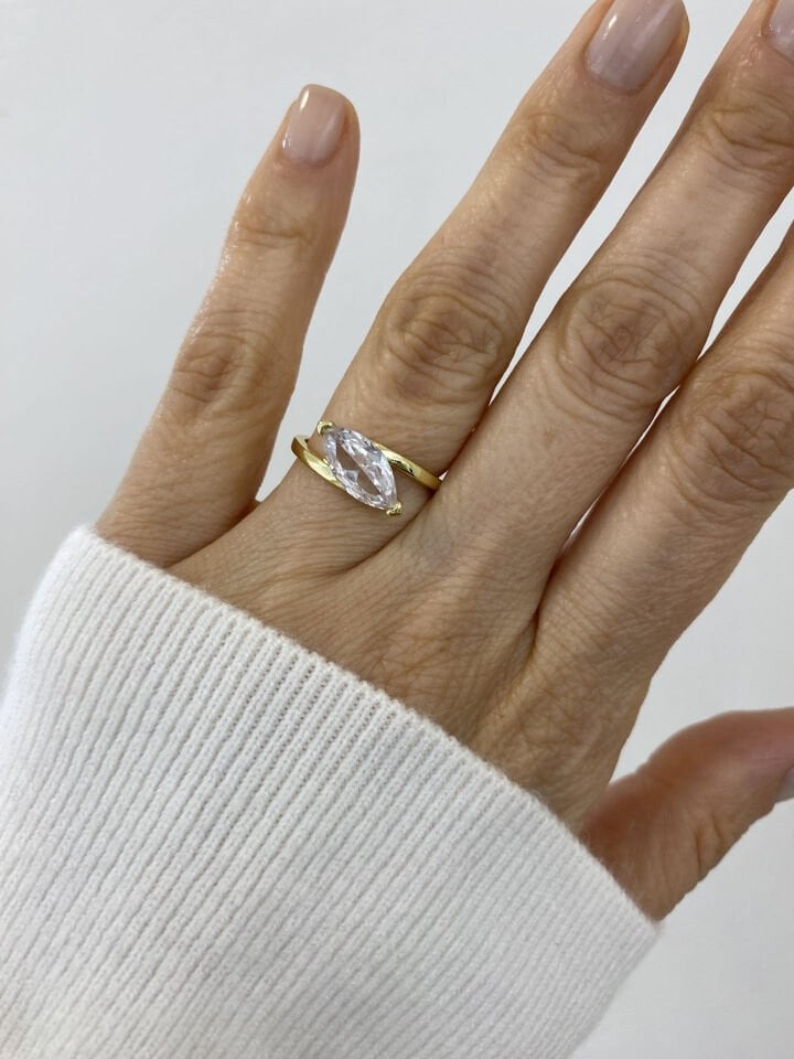 Altın Kaplama ''Hailey'' Asimetrik Markiz Kesim Mozanit Yüzük (Gold)