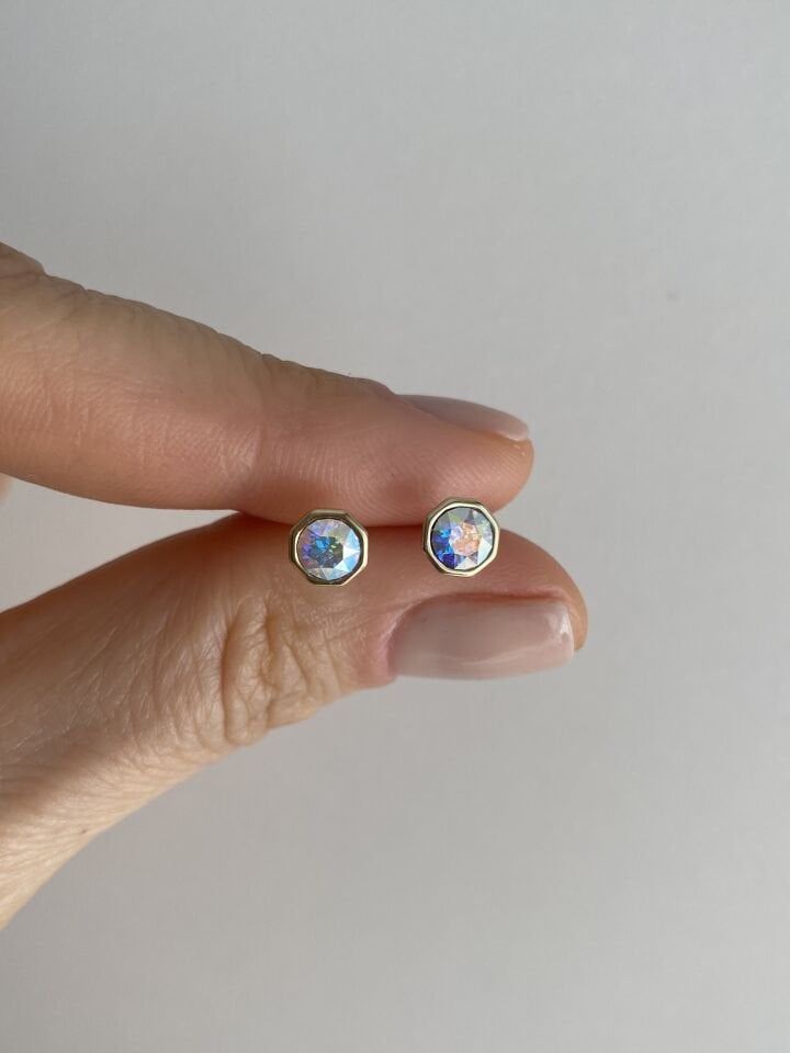 “Özel Seri” Swarovski Taşlı Hafif Köşeli Yuvarlak Minimal Tek Taş Küpe (4mm iç çap)