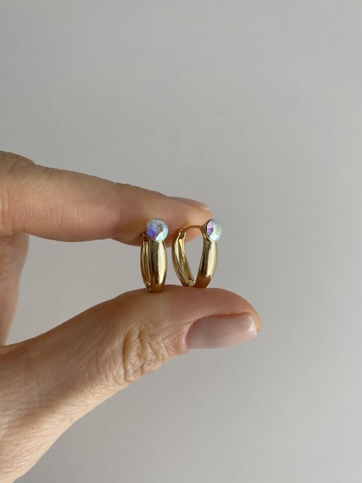 Özel Seri Swarovski Tek Taş Detaylı V Halka Küpe (İç boyu: 1,3cm)