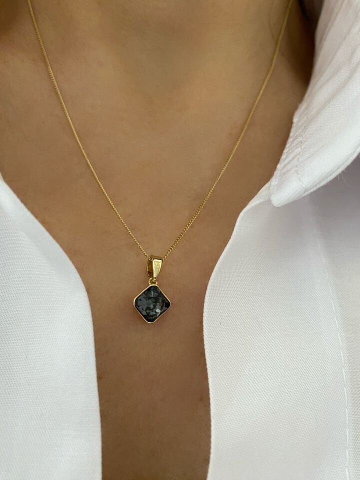Özel Seri Kare Antrasit Swarovski Taşlı Kolye (45cm)