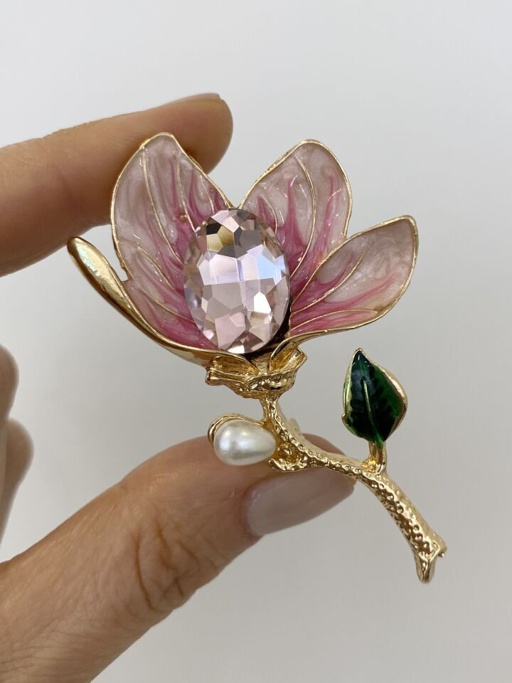 Pembe Kristal Taşlı Zambak Broş