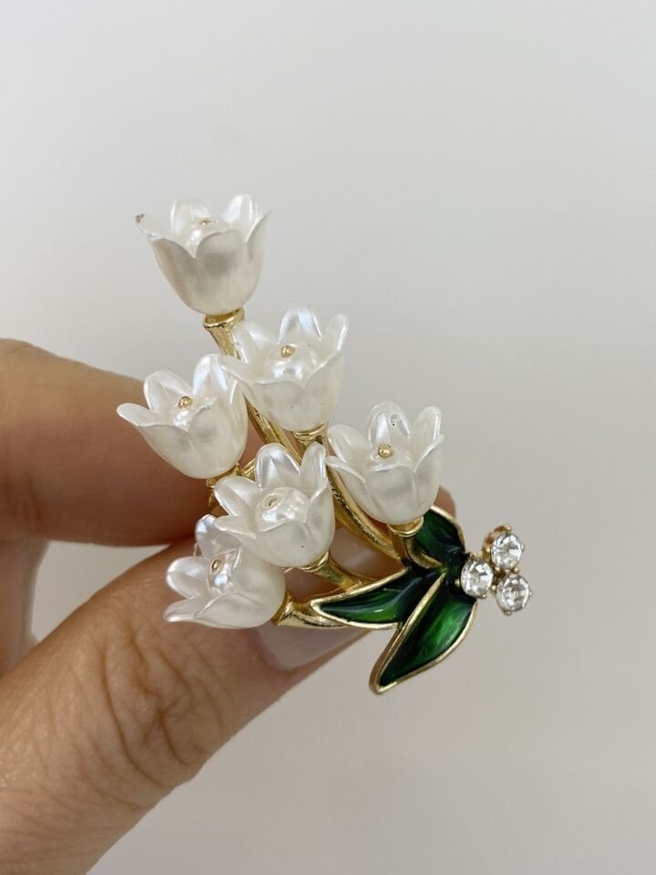 Zirkon Taş Detaylı Beyaz Blossom Çiçek Broş