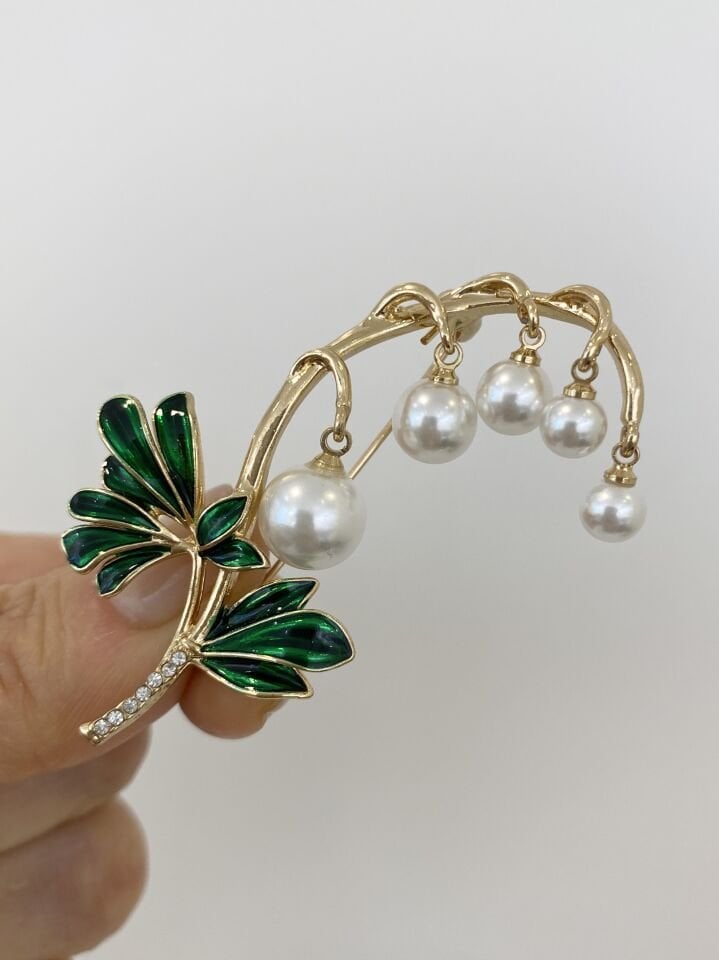 Sallantılı İnci Detaylı Dal Broş