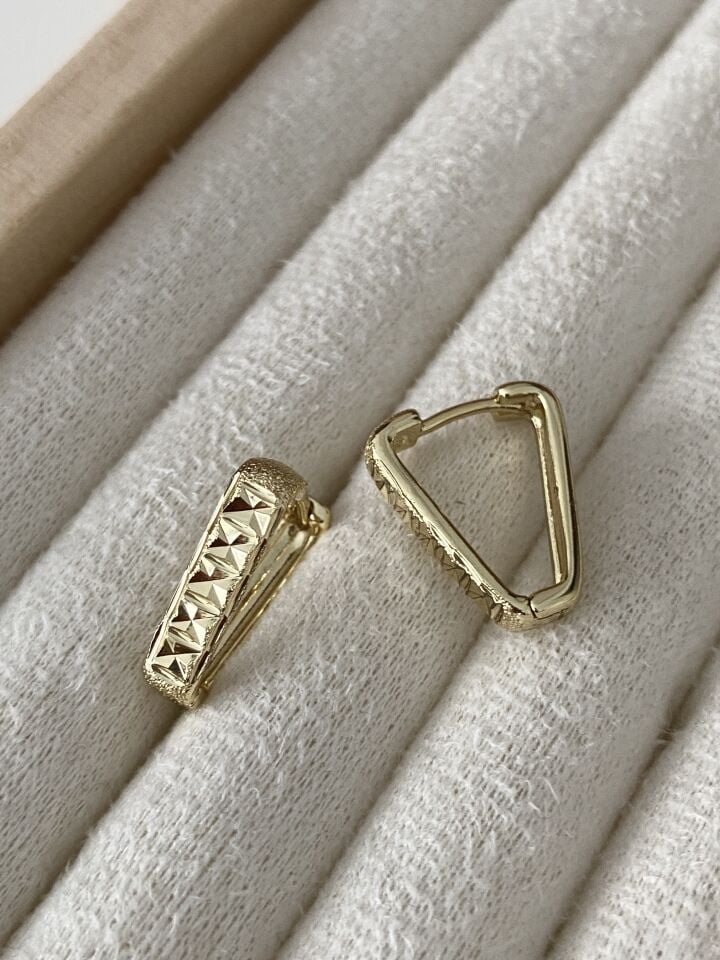 ''Özel Seri'' Kumlu Lazer Kesim Desenli V Model Halka Küpe (2cm iç boy)