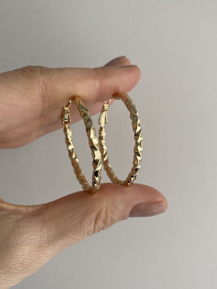 “Özel Seri” Dövme İşçilik Dalga Desenli Halka Küpe (3.5cm iç çap)