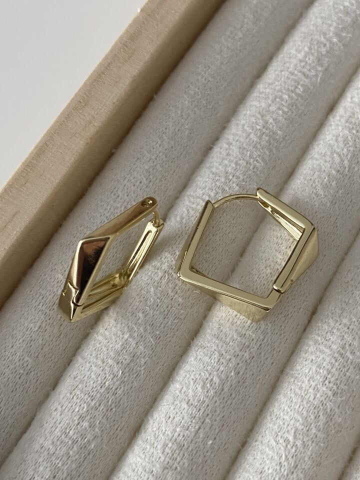 Özel Seri Asimetrik Model Halka Küpe Gold (İç çapı: 1,8cm)