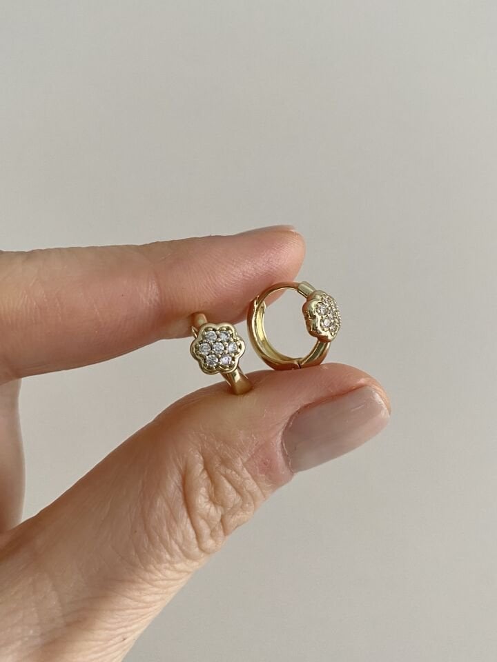 Özel Seri Çocuk Gömme Taşlı Çiçek Halka Küpe (İç çapı: 1cm)