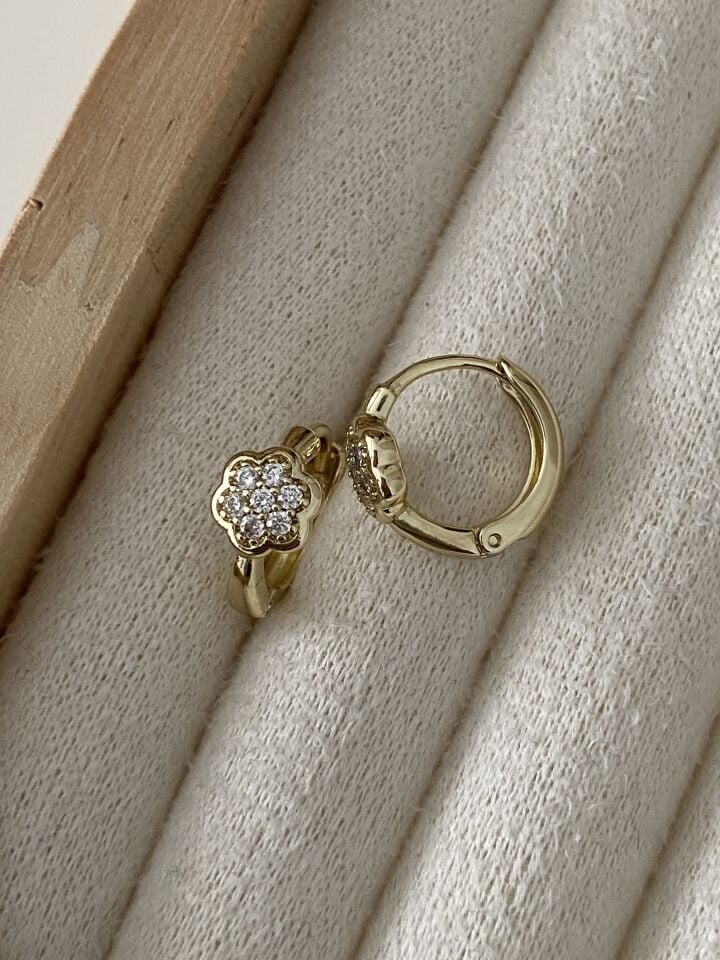 Özel Seri Çocuk Gömme Taşlı Çiçek Halka Küpe (İç çapı: 1cm)