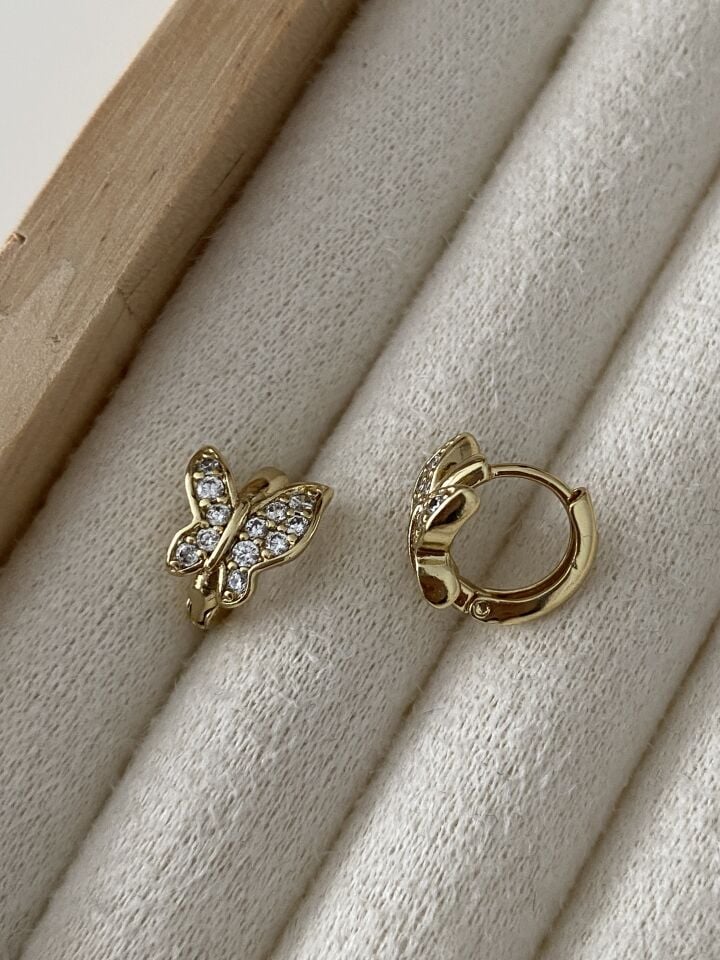 Özel Seri Çocuk Gömme Taşlı Uçan Kelebek Halka Küpe (İç çapı: 0,9cm)