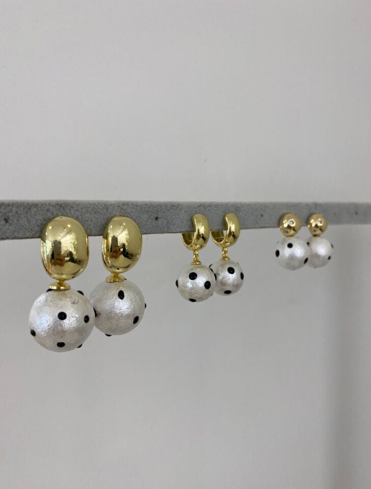 Puantiye Detay Sallamalı Küpe