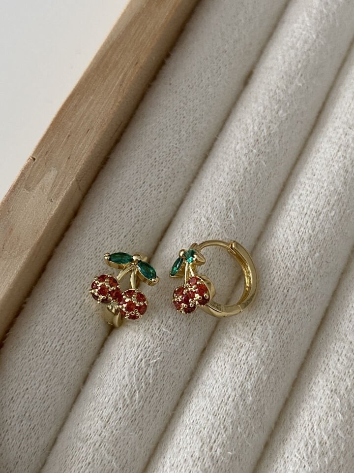 ''Özel Seri'' Çocuk Kırmızı Taşlı Kiraz Halka Küpe (1cm iç çap)