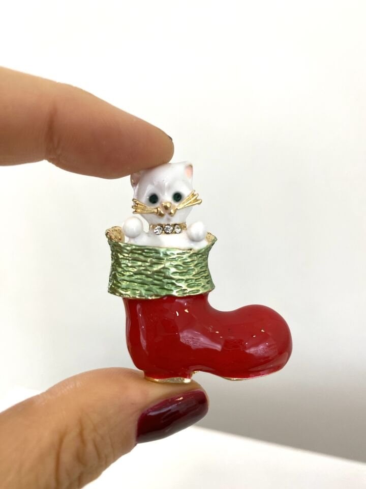 Beyaz Kedili Çizme Broş