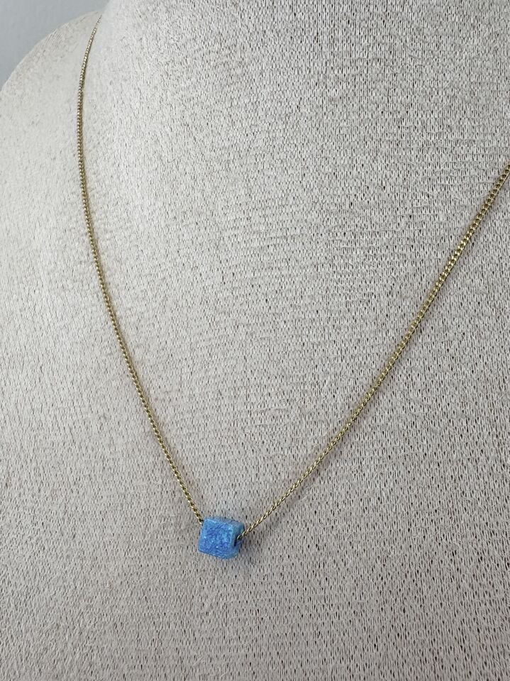 ''Özel Seri'' Opal Taşlı Minimal Küp Kolye Açık Mavi (45cm)