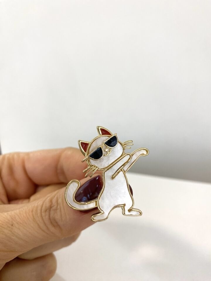 Dansçı Kedi Broşu