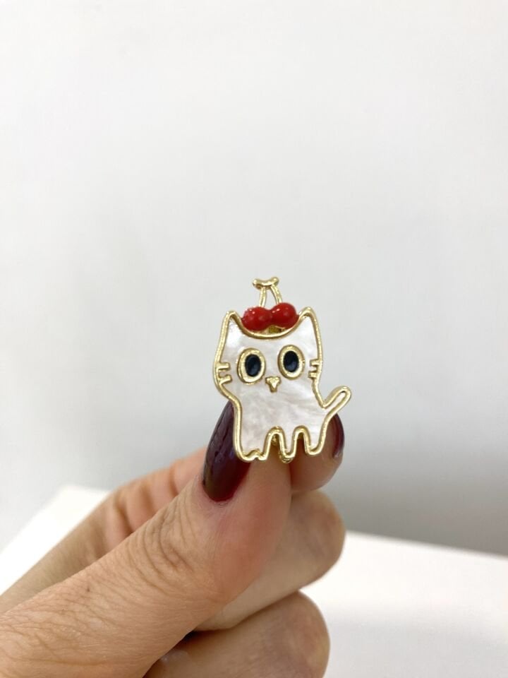 Kirazlı Kedi Broşu