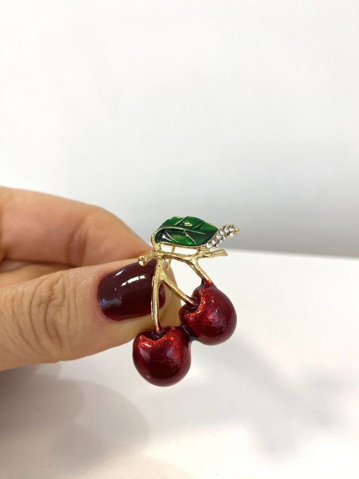 Taşlı Kiraz Broş