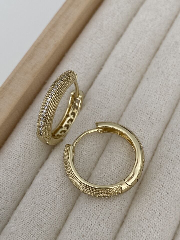 Özel Seri Gömme Şerit Taşlı Halka Küpe (İç çapı:1,8 cm)