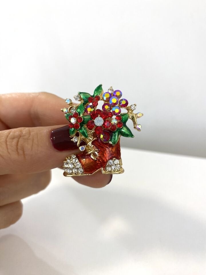 Çiçekli Kırmızı Çizme Broş