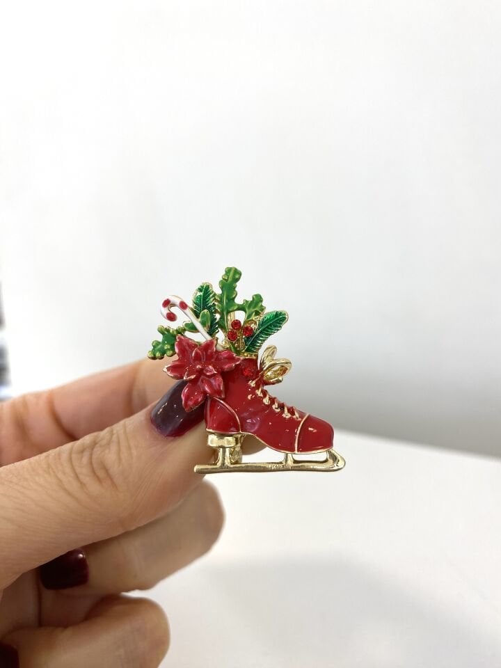 Çiçekli Paten Broş