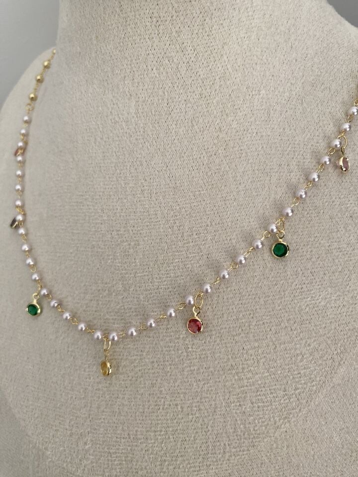 Altın Kaplama İnci Detaylı Renkli Kristal Taşlı Kolye (42cm+5cm ek)