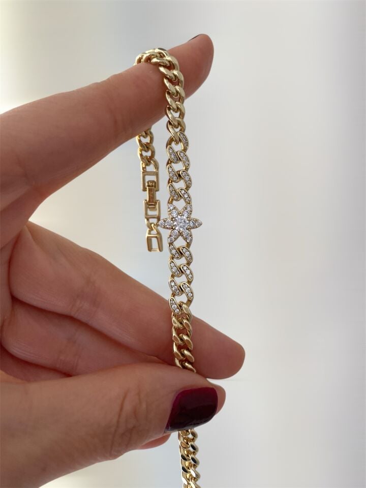 ''Özel Seri'' Gömme Taşlı Çiçek Detaylı Gurmet Bileklik