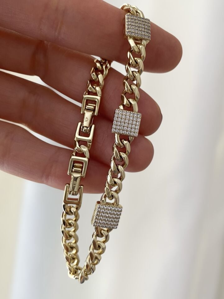 ''Özel Seri'' Gömme Taşlı Kare Detay Gurmet Bileklik