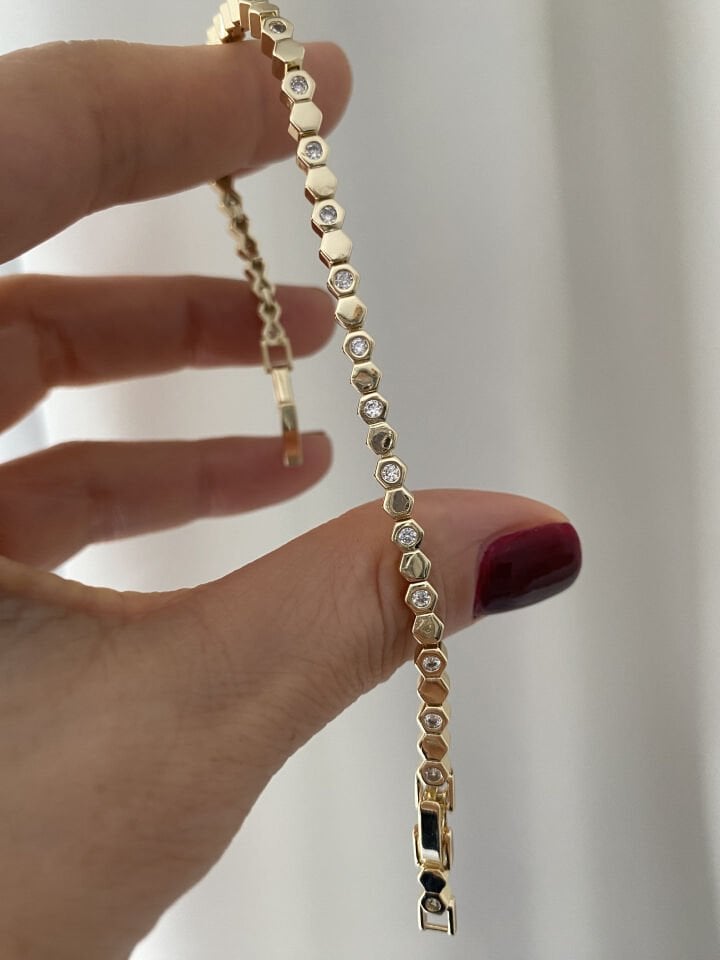 Gömme Taşlı Minimal Altıgen Bileklik