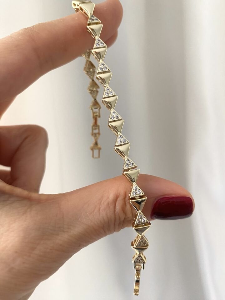 Altın Kaplama Gömme Taşlı Üçgen Plaka Bileklik