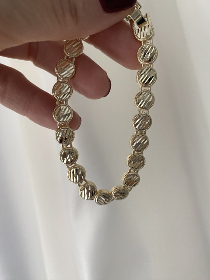 Lazer Kesim Yuvarlak Detay Bileklik