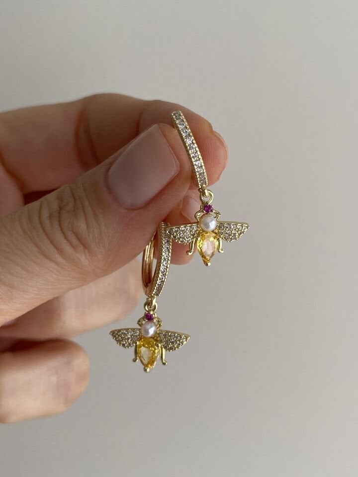 Altın Kaplama Sallantılı  Kraliçe Arı Halka Küpe(İç çapı:1 cm)