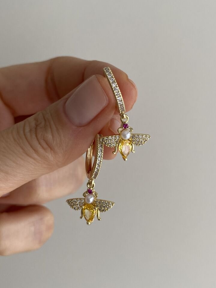 Altın Kaplama Sallantılı  Kraliçe Arı Halka Küpe(İç çapı:1 cm)