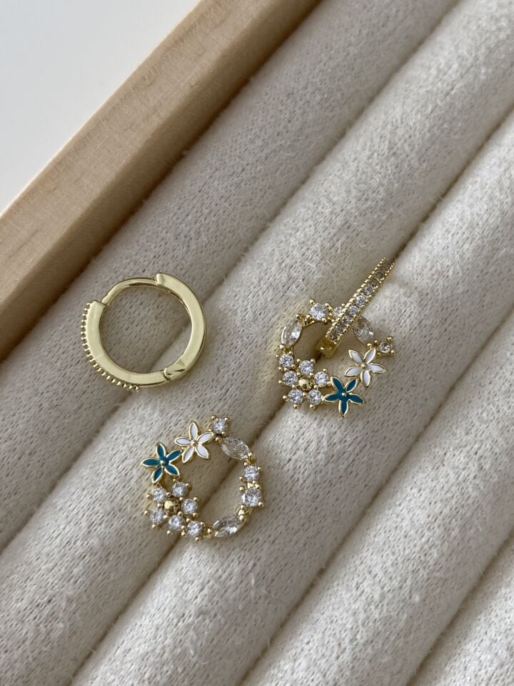 Altın Kaplama ÇiçeklYuvarlak Charm Halk Küpe(İç çapı:1 cm)
